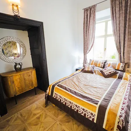 Opera - Mestský Palác Apartahotel 3*