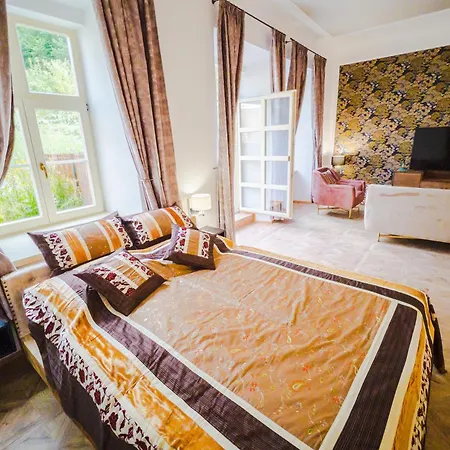 Opera - Mestský Palác