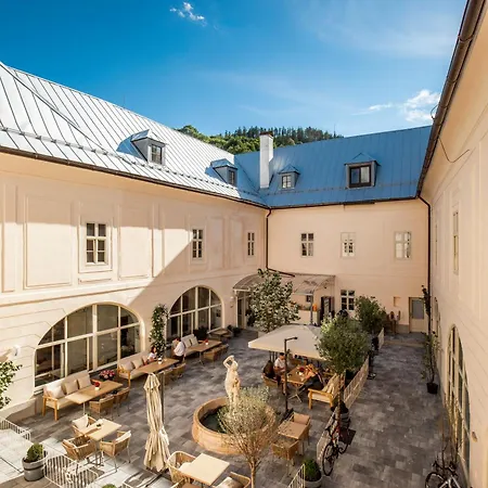 Opera Aparthotel