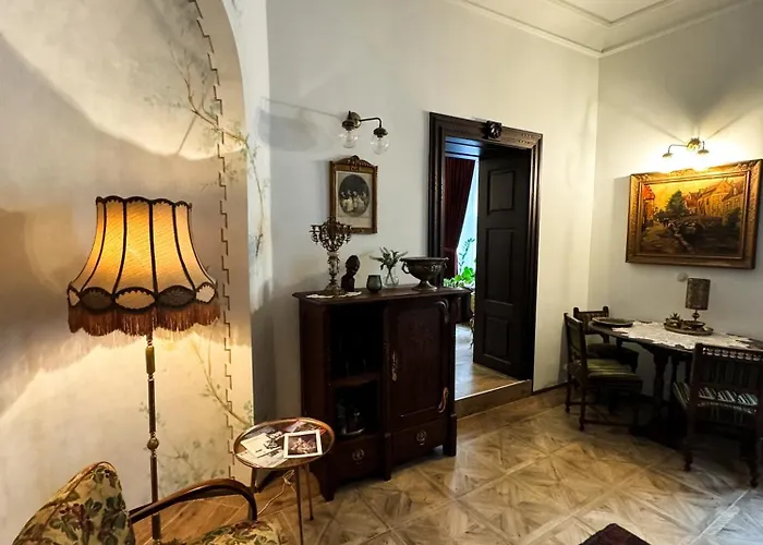 Opera - Mestsky Palac Lägenhetshotell Banská Štiavnica