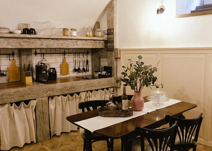 Opera - Mestsky Palac Lägenhetshotell Banská Štiavnica